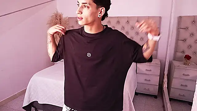 JhoanLeandro online show from 04/29/26, 05:11