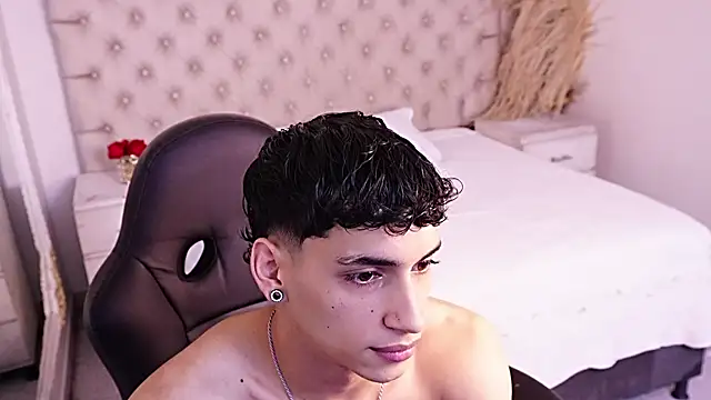 Snapshot of JhoanLeandro chatting on 06/17/26, 04:37 JhoanLeandro online show from 06/17/26, 04:37