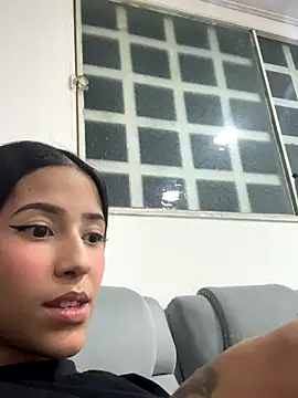 Snapshot of vicky_bass chatting on 10/23/25, 04:01 vicky bass online show from 10/23/25, 04:01