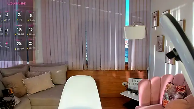 Daphne chers online show from 02/14/25, 12:03