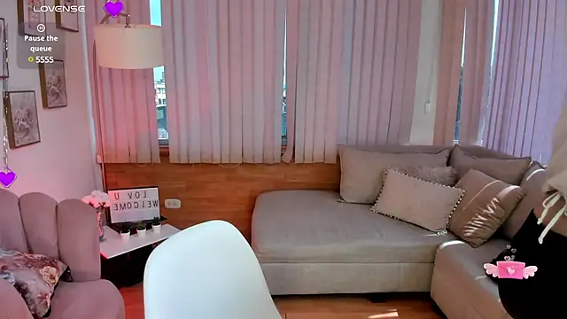 Daphne chers online show from 02/15/25, 03:39