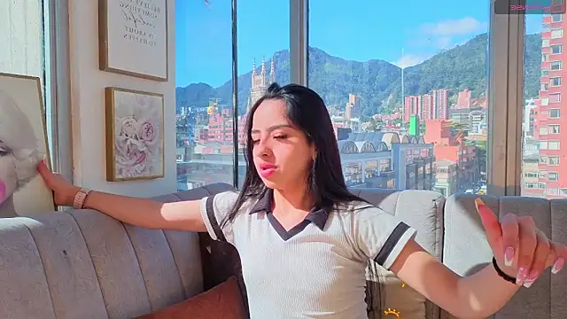 Daphne chers online show from 10/24/25, 07:54