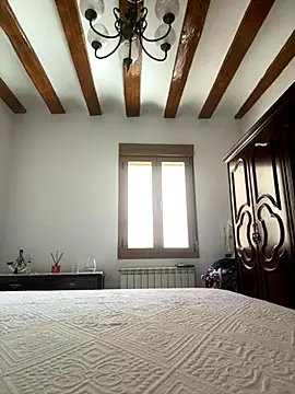 laarti online show from 10/16/25, 01:45