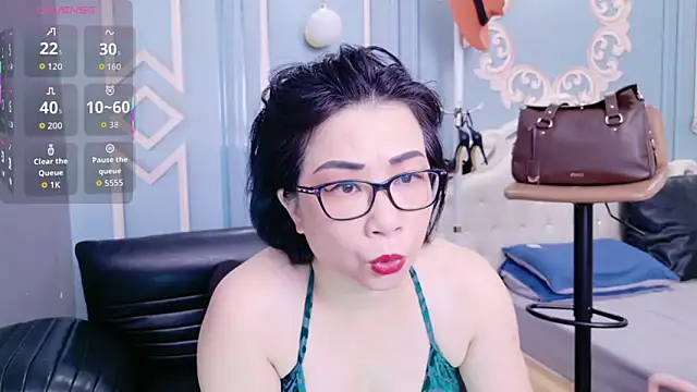 Snapshot of LucianaMe chatting on 04/19/26, 02:22 LucianaMe online show from 04/19/26, 02:22