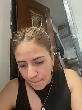 Snapshot of Andrea18_blonde chatting on 06/29/26, 05:24 Andrea18 blonde online show from 06/29/26, 05:24