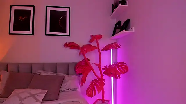 Gigi Strawberry online show from 03/28/26, 06:13