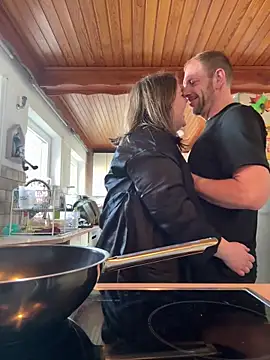 Snapshot of Lars-Lola chatting on 03/04/25, 02:42 Lars-Lola online show from 03/04/25, 02:42