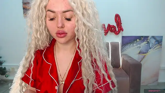 Snapshot of MissisCaty chatting on 02/06/25, 03:27 MissisCaty online show from 02/06/25, 03:27