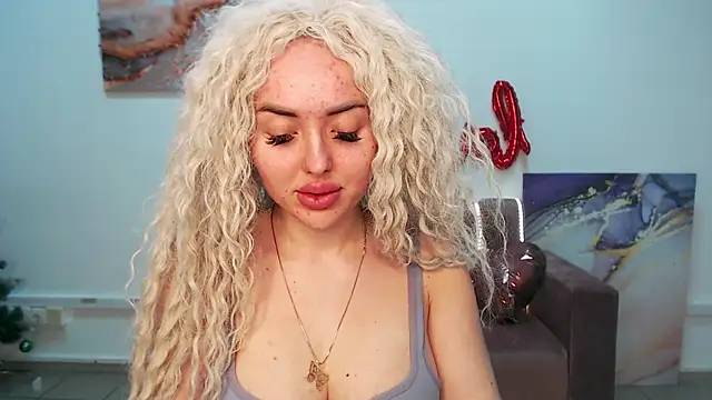 Snapshot of MissisCaty chatting on 02/06/25, 10:43 MissisCaty online show from 02/06/25, 10:43