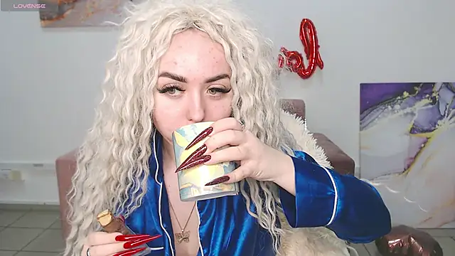 Snapshot of MissisCaty chatting on 02/16/25, 04:09 MissisCaty online show from 02/16/25, 04:09