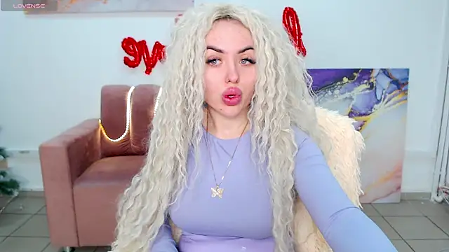 Snapshot of MissisCaty chatting on 02/20/25, 07:41 MissisCaty online show from 02/20/25, 07:41