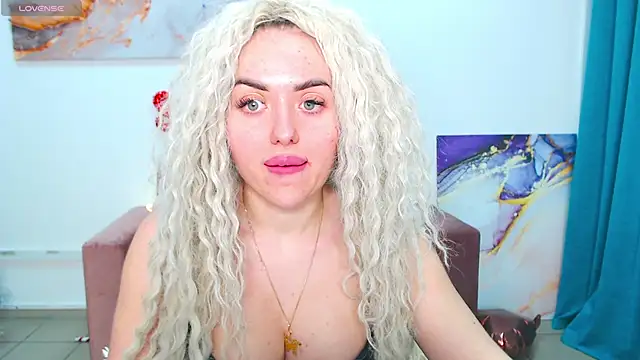 Snapshot of MissisCaty chatting on 02/25/25, 07:36 MissisCaty online show from 02/25/25, 07:36