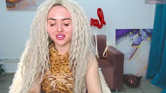 Snapshot of MissisCaty chatting on 02/25/25, 10:39 MissisCaty online show from 02/25/25, 10:39