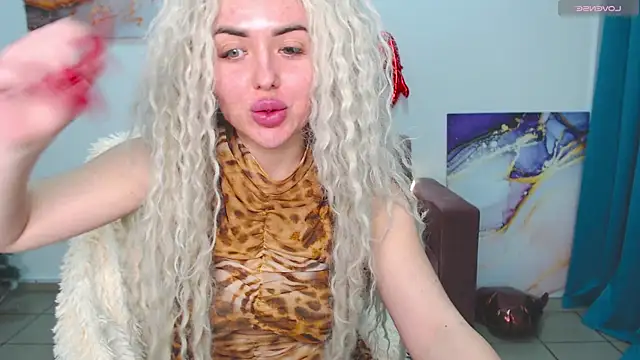 Snapshot of MissisCaty chatting on 02/26/25, 01:43 MissisCaty online show from 02/26/25, 01:43