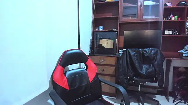 JamesCr  online show from 02/08/25, 07:37