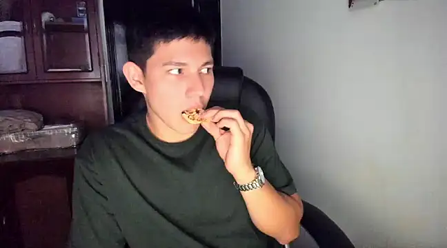 JamesCr  online show from 03/11/25, 04:40