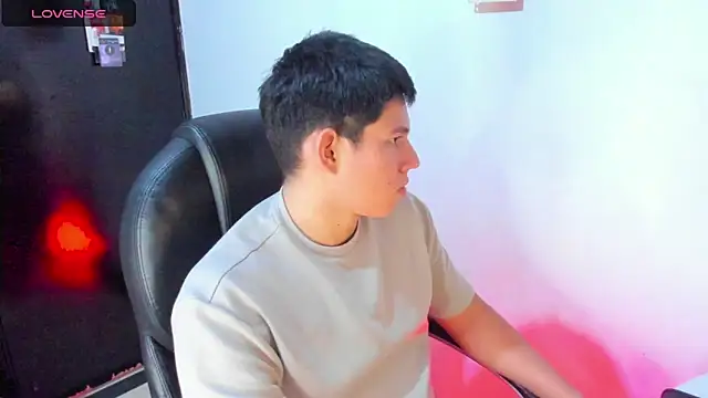 JamesCr  online show from 03/22/25, 07:47