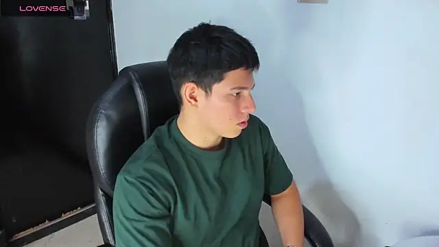 JamesCr  online show from 03/23/25, 04:49