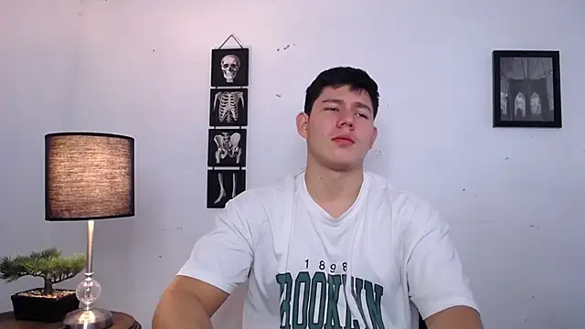 JamesCr  online show from 11/20/25, 04:29