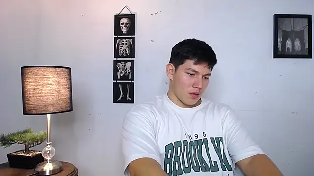 JamesCr  online show from 11/21/25, 04:33