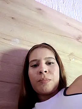 Snapshot of bella_lovers_ chatting on 02/11/25, 03:08 bella lovers online show from 02/11/25, 03:08