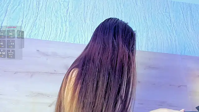 Snapshot of bella_lovers_ chatting on 02/12/25, 12:12 bella lovers online show from 02/12/25, 12:12