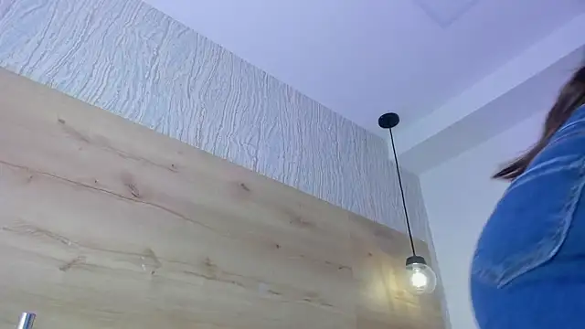 Snapshot of bella_lovers_ chatting on 02/22/25, 12:19 bella lovers online show from 02/22/25, 12:19