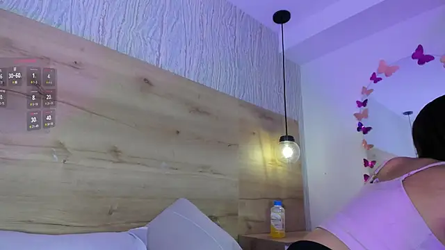 Snapshot of bella_lovers_ chatting on 02/27/25, 12:13 bella lovers online show from 02/27/25, 12:13