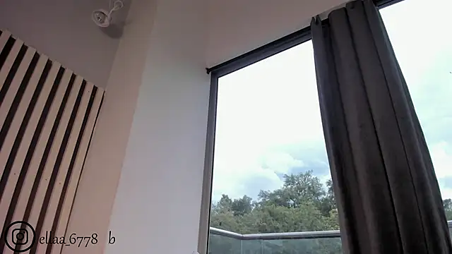 Snapshot of bella_lovers_ chatting on 09/15/25, 12:27 bella lovers online show from 09/15/25, 12:27