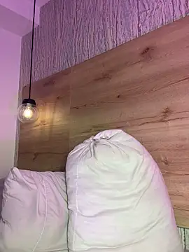 Snapshot of bella_lovers_ chatting on 11/14/25, 03:16 bella lovers online show from 11/14/25, 03:16