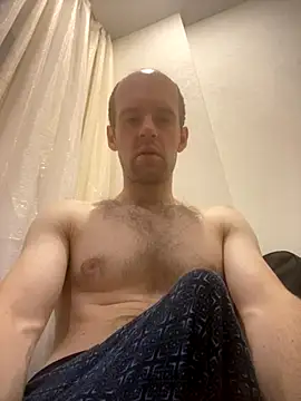 LynnAhNight online show from 09/18/25, 03:08