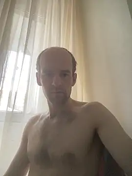 LynnAhNight online show from 10/05/25, 04:22