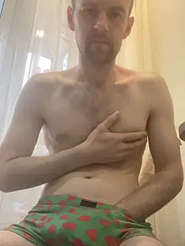 LynnAhNight online show from 04/20/26, 03:31