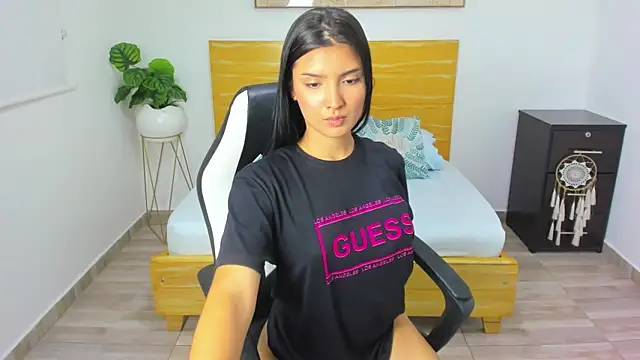 tiffanny doll  online show from 03/06/25, 03:13