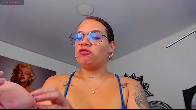 Snapshot of Taliana36 chatting on 10/23/25, 12:26 Taliana36 online show from 10/23/25, 12:26