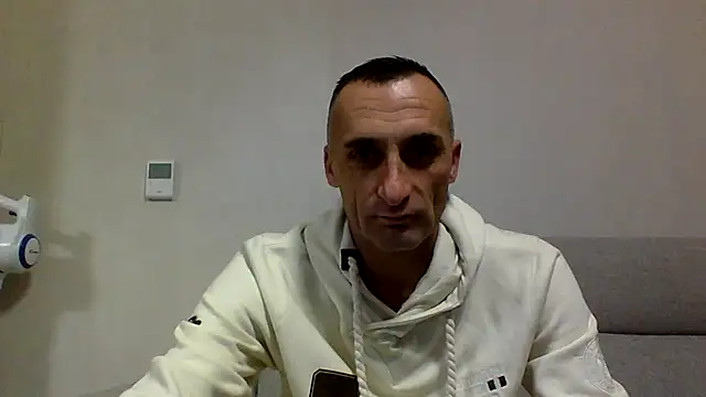 ANGELSANTAMARIA- online show from 10/03/25, 10:29