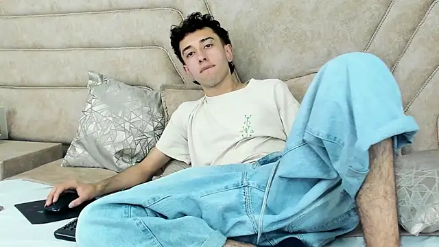 Snapshot of erickblaze_wm chatting on 03/03/25, 04:35 erickblaze wm online show from 03/03/25, 04:35