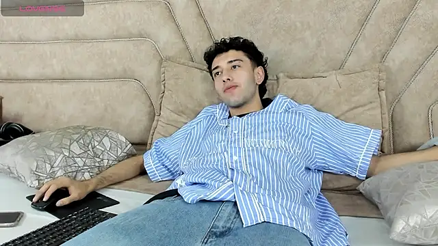 Snapshot of erickblaze_wm chatting on 03/05/25, 01:28 erickblaze wm online show from 03/05/25, 01:28