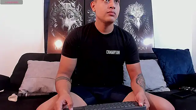 Snapshot of JohanSmith chatting on 02/15/25, 02:22 JohanSmith online show from 02/15/25, 02:22