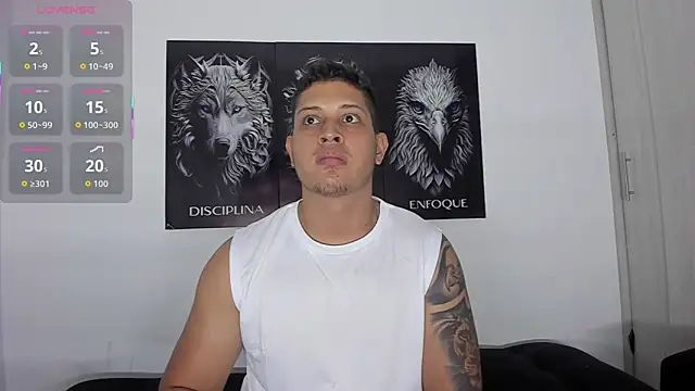 Snapshot of JohanSmith chatting on 09/19/25, 12:12 JohanSmith online show from 09/19/25, 12:12