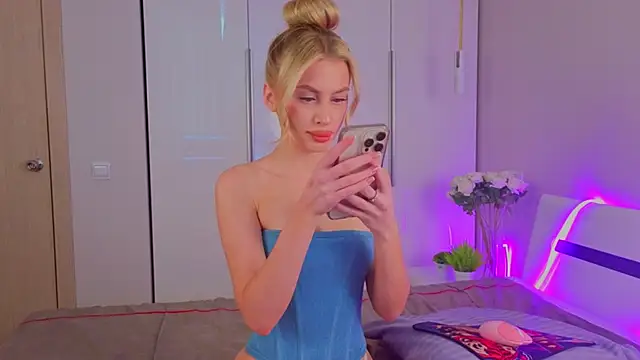 AnitaLamb online show from 10/09/25, 05:05