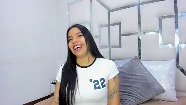 ZoeWan69 online show from 03/22/25, 11:53