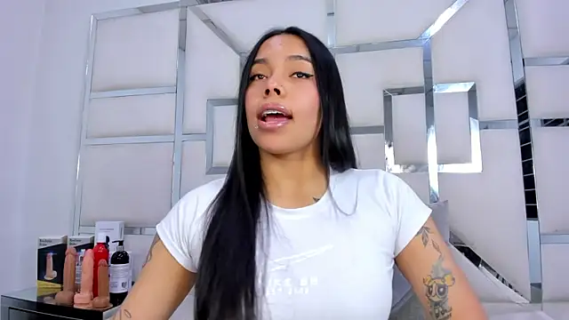 ZoeWan69 online show from 11/27/25, 11:34