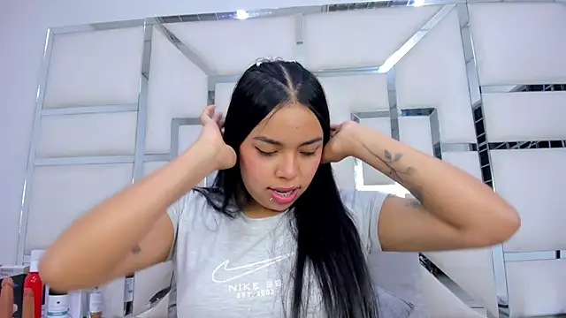 ZoeWan69 online show from 12/04/25, 11:41