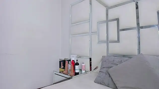 ZoeWan69 online show from 12/19/25, 01:07