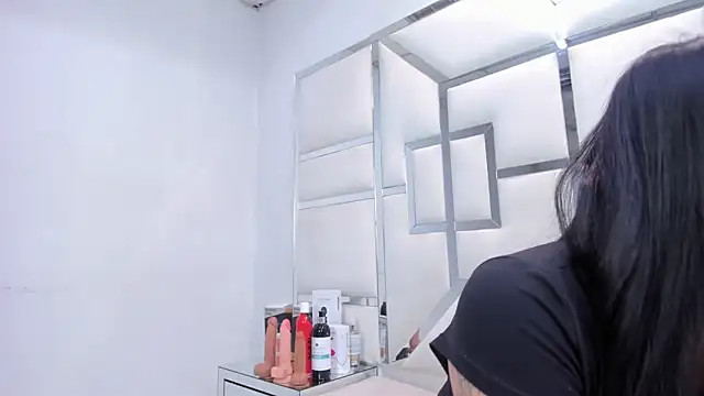 ZoeWan69 online show from 02/05/26, 02:33