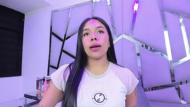 ZoeWan69 online show from 02/09/26, 02:21