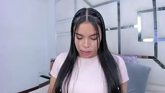 ZoeWan69 online show from 04/06/26, 02:07