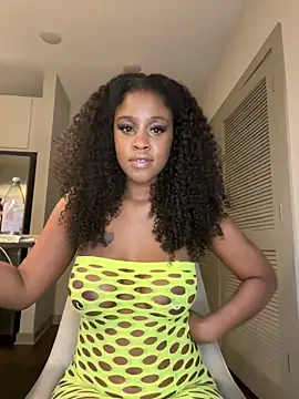 Snapshot of IndigoMystique chatting on 02/19/25, 07:39 IndigoMystique online show from 02/19/25, 07:39