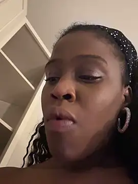 Snapshot of IndigoMystique chatting on 03/19/25, 10:44 IndigoMystique online show from 03/19/25, 10:44